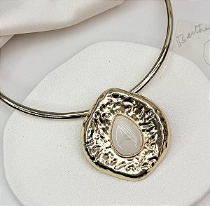 Colar aro PERUGIA pingente organico pedra OFF folheada a ouro