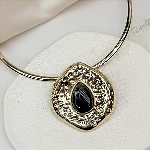 Colar aro PERUGIA pingente organico pedra PRETA folheada a ouro