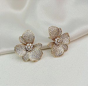 Brinco MARSALA flor cravejada de zirconia CRISTAL folheado a OURO
