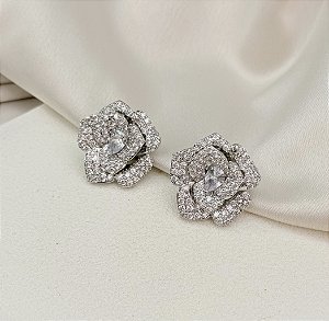 Brinco AREZZO flor cravejada com microzirconia folhada a prata