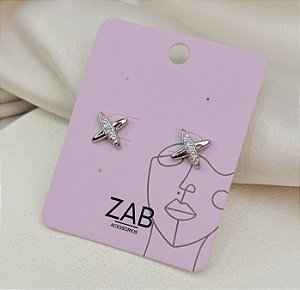 Brinco MOCHI mini X cravejado de zirconia folheada a prata