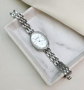 Relógio oval minimalista CARYNO prateado