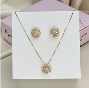 Conjunto ANAKI colar e brinco cravejado zirconia folheada a ouro