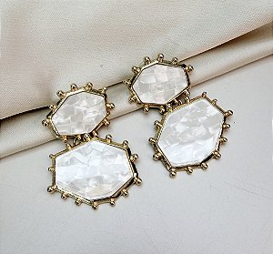 Brinco BARUC orgânico MADRE PEROLA meio oval folheado a ouro