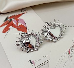 Brinco EROS coração em chamas folheada a prata