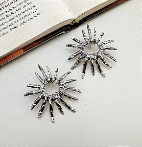 Brinco TRIFLI sol folheado a prata