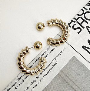 Argola BENIM tubo texturizado 2EM1 dourada M