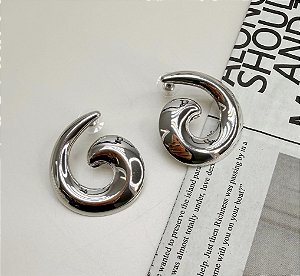 Brinco KHALID espiral folheada a prata