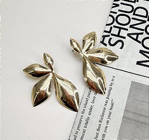 Brinco HAIA meia flor folheada a ouro