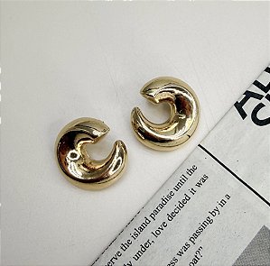 Brinco PANNA espiral folheada a ouro