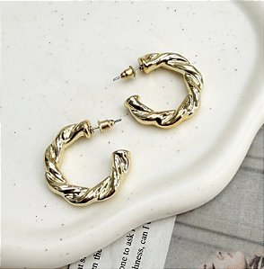 Argola ZELANDIA torcida M folheada a ouro