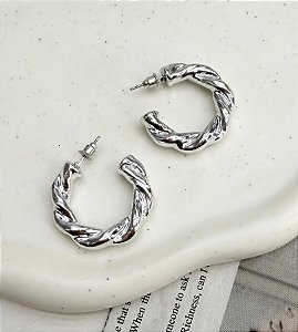 Argola ZELANDIA torcida M folheada a prata