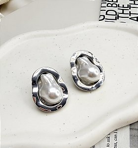 Brinco LURIA pérola organica folheada a prata