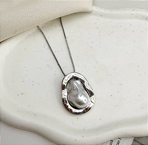 Colar LURIA perola organica folheada a prata