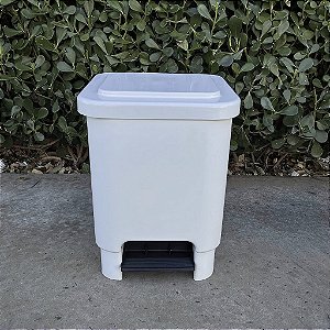 Lixeira Plástica Retangular 15 Litros com Pedal