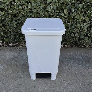 Lixeira Plástica Retangular 25 Litros com Pedal