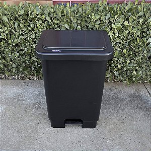Lixeira Plástica Retangular 75 Litros com Pedal