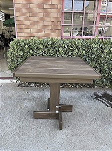 Mesa Quadrada em Madeira Plástica