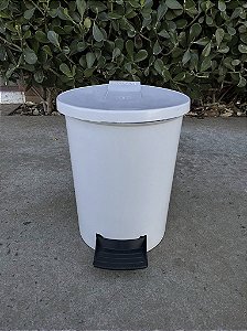 Lixeira Plástica Redonda com Pedal 6L