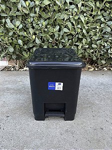 Lixeira Plástica Retangular 14 Litros com Pedal