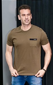 Calvin Klein Camiseta Básica com Bolso Militar
