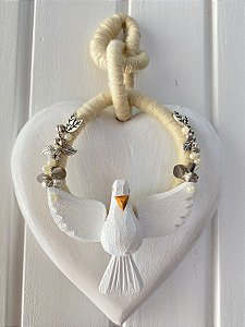 Coração Bordado Divino Branco (25x16x3cm)