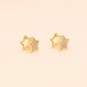 Brinco Argola com Design de Estrela Cravejada em Zircônia Folheado a Ouro 18k