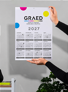 1.000 Calendários 2027, 20x27cm, Papel 300g, Impressão Laser, Verniz Total Frente