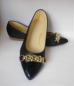 Sapatilha preta com detalhe dourado - Melanjoblue Calçados e Acessórios