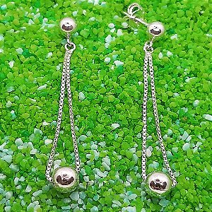 Brincos em Prata 925 com Correntinha Veneziana transpassando uma Bolinha de Prata