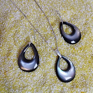 Conjunto de Brincos e Corrente em Prata 925 e Madrepérolas Negras