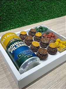 Caixa em borda moldura para  8 doces / modelo caixa petisco e cerveja - 10 unidades