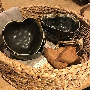 Bowl coração preto com dourado