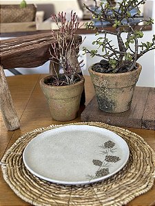 Prato de jantar pinhas