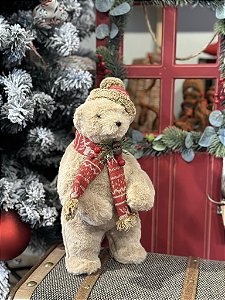 Urso natural com cachecol vermelho