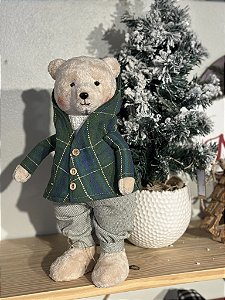 Urso com casaco verde