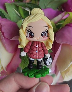 Bonequinha com casaquinho bordô