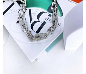 COLAR ELOS GRADUADOS CRAVEJADO PRATA