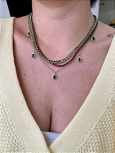 Colar gotas verde oliva