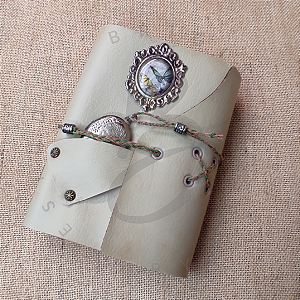 Livro Medieval "Butterfly"