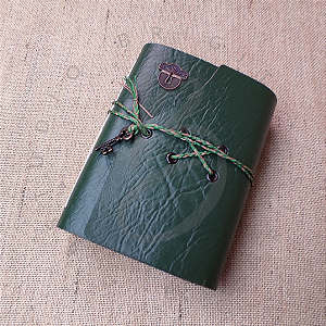 Livro Medieval "Roman Cross"