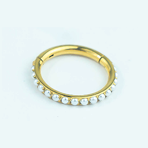 Segmento Cravejado Pérolas | Tit. PVD Gold | Piercing de Orelha
