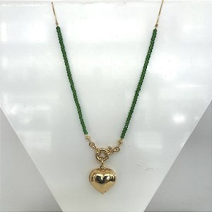 Gargantilha com Pingente Coração e pedrinhas verdes