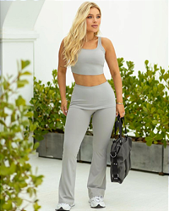 CONJUNTO FITNESS COM CROPED E CALÇA FLARE CINTURA ALTA GABY - CINZA