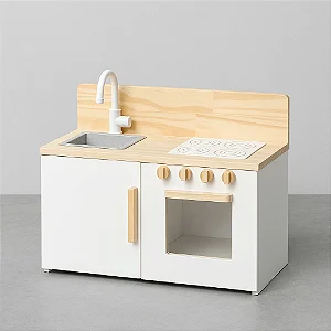 Pia com fogão e forno em MDF e madeira.