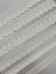 KIT BORDADO INGLÊS PARA 12 PANOS ACOMPANHA CARRETEL EM MDF