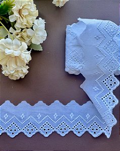 Bordado Inglês Ref: BA046 - 10 Metros (Branco)