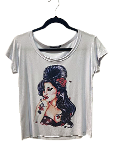 Camiseta feminina Amy Winehouse.