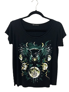Camiseta Feminina Corvo, Pentagrama e Fases da Lua.