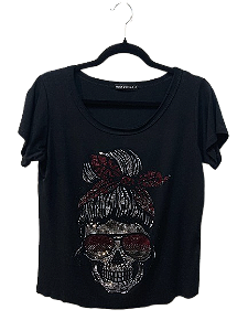 Blusa Feminina com Caveira de Laço em Pedraria.